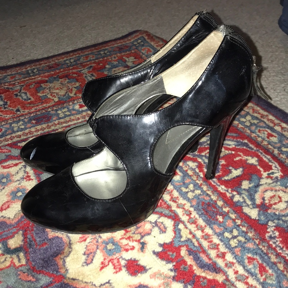 Heels - Picture 2 of 3